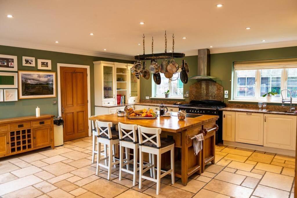 Langford Farmhouse - New Forest National Park Luxury 4Bd, Hot Tub, Cinema, 10 Acres Bartley Zewnętrze zdjęcie